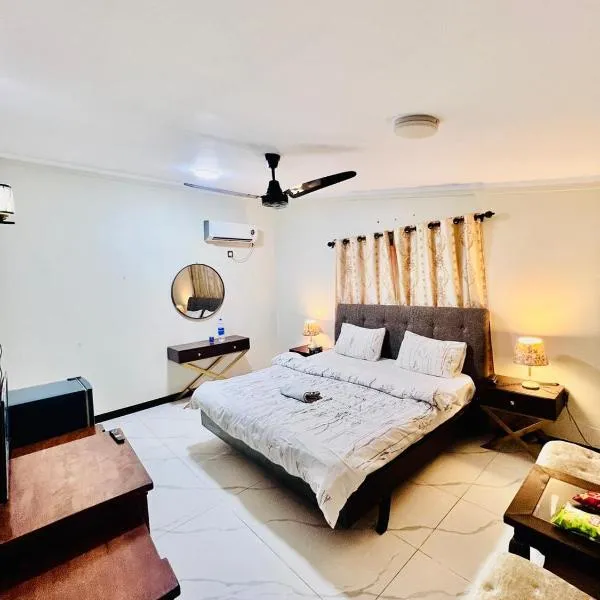 Waves Guest House Clifton Khi，位于卡拉奇的酒店