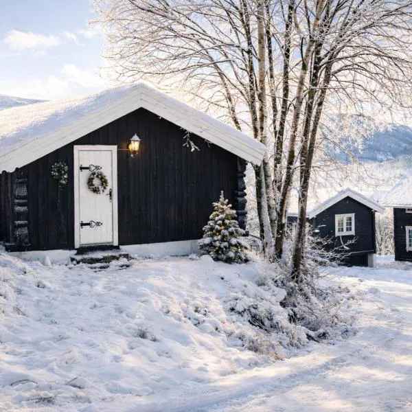 Sjarmerende tømmerhytte på gårdstun，位于Baukål的酒店