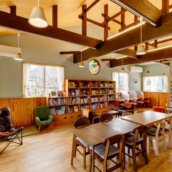 宿と図書サロン 花車 Hanagurum Inn，位于天草市的酒店