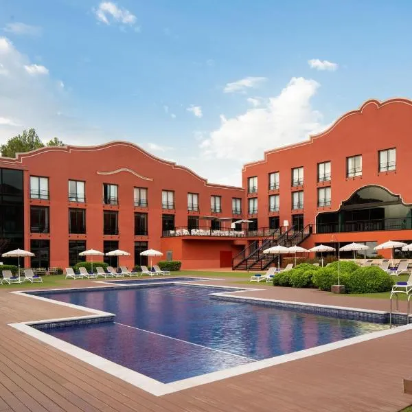 Dolce by Wyndham Barcelona Resort，位于圣埃斯特万-德萨斯罗维拉斯的酒店