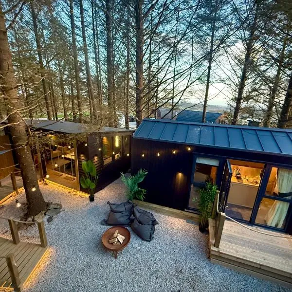 The Secret Garden Glamping Cornwall，位于Cury的酒店