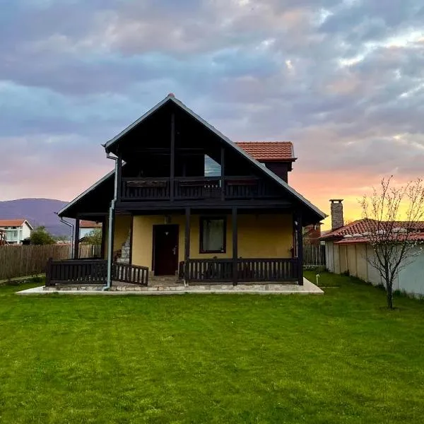 Mountain Family Guest House Rayovo，位于Rayovo的酒店