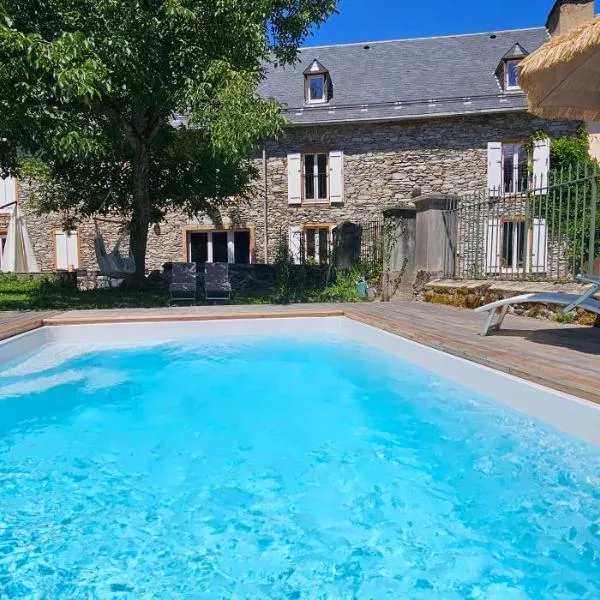 Les Échappées Belles - Gîtes et chambres d'hôtes 4 étoiles，位于Antignac的酒店