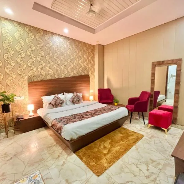 Hotel Pearl Grand-couple Friendly，位于钱德加尔的酒店