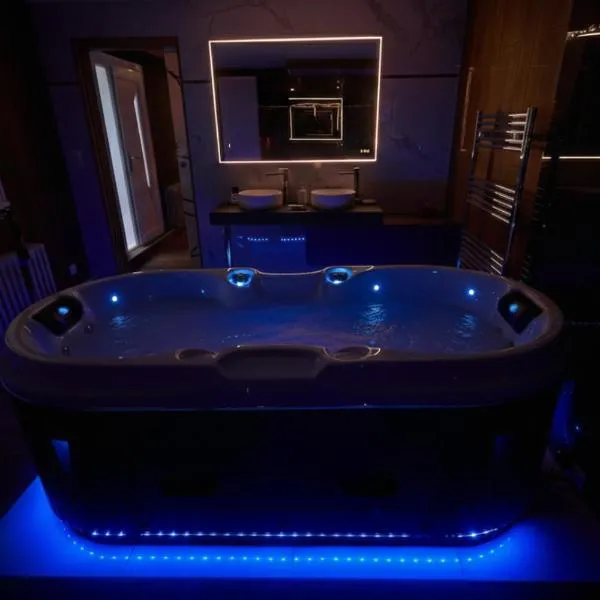 LES CLEFS DU PARADIS avec SPA，位于Montferrand-le-Château的酒店
