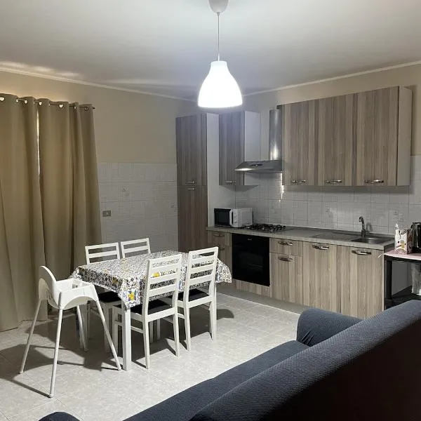 Appartamento a 5 minuti a piedi dal centro，位于蒙塔尔巴诺埃利科纳的酒店