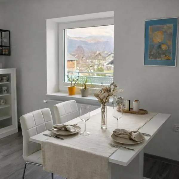 Apartment Čebelica，位于勒什的酒店