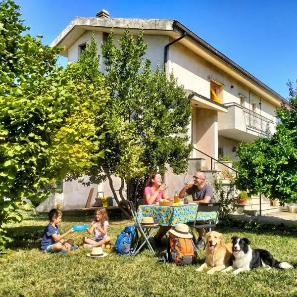 Da Jack Apartment with garden and parking, Penne Ideal for families and pets，位于Penne的酒店