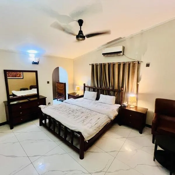 Waves Guest House Clifton Khi，位于卡拉奇的酒店