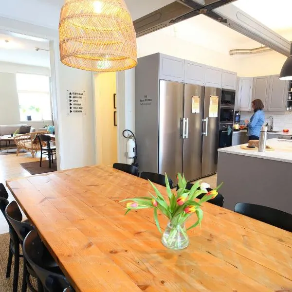 Stationshuset bed and breakfast i Ed，位于Ed的酒店