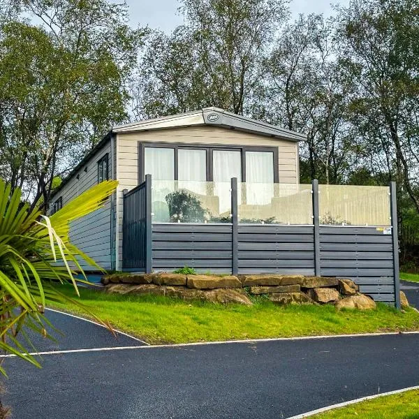 Hobbit - House Of The Owl - Luxury Lodge with Pool，位于朗里奇的酒店