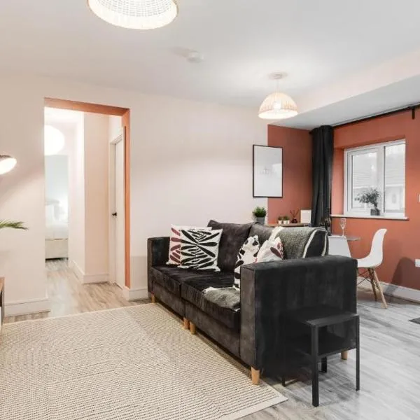 Beach Stays - Ground Floor 2 Bed Apartment - Free Parking，位于克利夫利斯的酒店