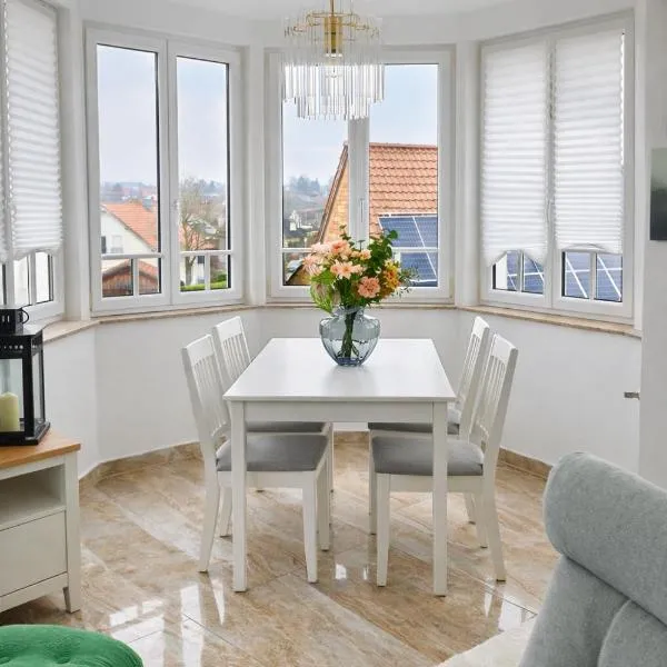 Esmeralda Penthouse - 3Schlafzimmer - 30m2 Terrasse Panorama- Fernblick & Alpenblick，位于Ebersbach-Musbach的酒店