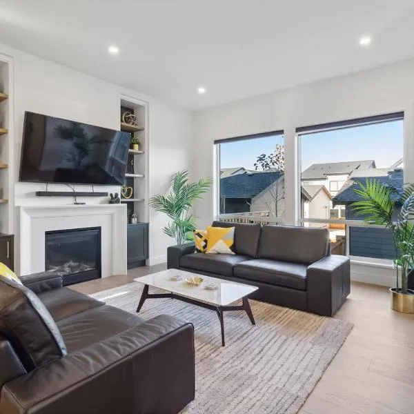 Sparsh Villas - Exquisite & Luxurious Family Home，位于兰利的酒店
