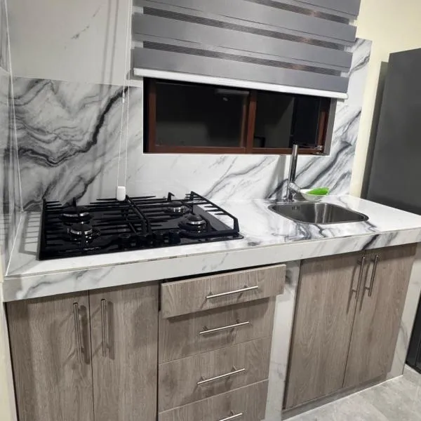 Suite ejecutiva con Parqueo Privado，位于拉塔昆加的酒店