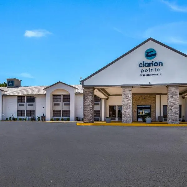 Clarion Pointe Marshall，位于马绍尔的酒店