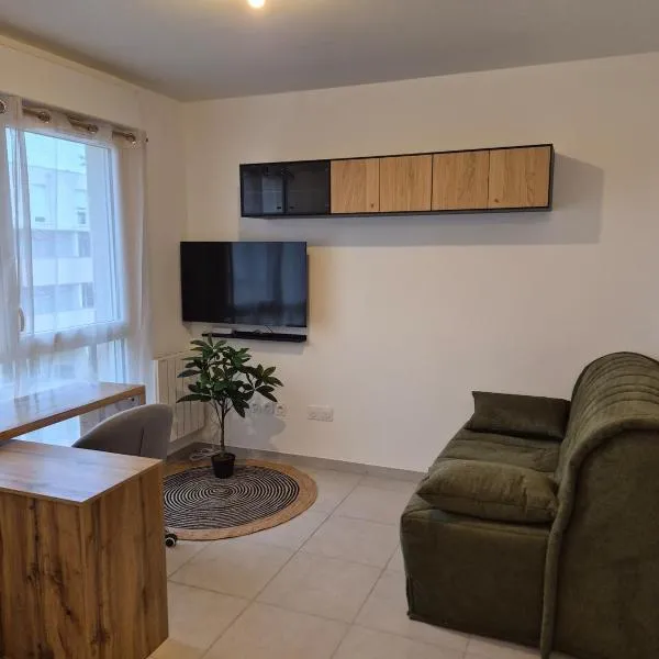Studio avec parking privé - Proche écoles & hôpital - Valence，位于瓦朗斯的酒店