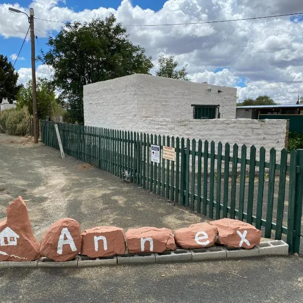 Skrywershuisie Anneks，位于萨瑟兰的酒店