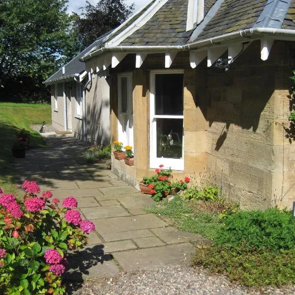 Cantrip Cottage，位于Luthrie的酒店