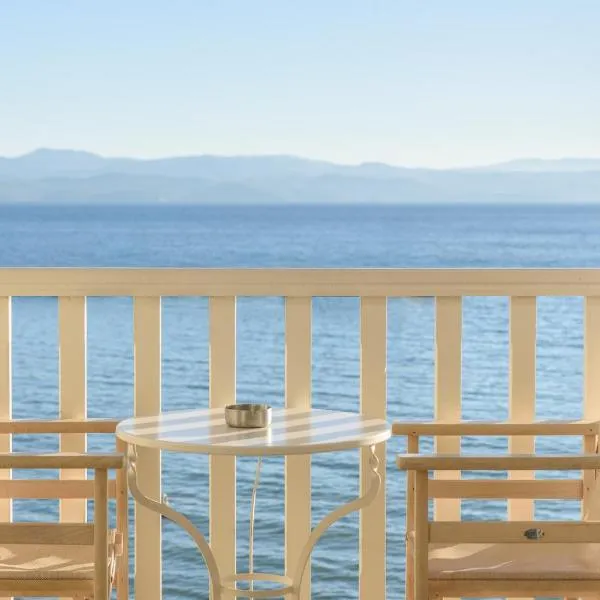 Archontiko Seaside Hotel-Beachfront Blue Experience，位于普拉坦亚斯的酒店