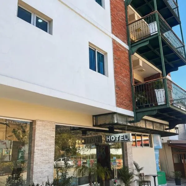 MON Hotel Boutique，位于孔斯坦萨的酒店