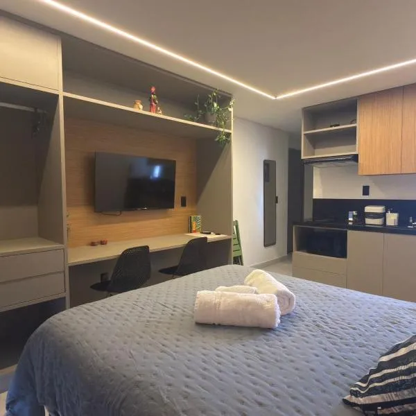 Lindo Studio com rooftop e piscina，位于卡贝德卢的酒店