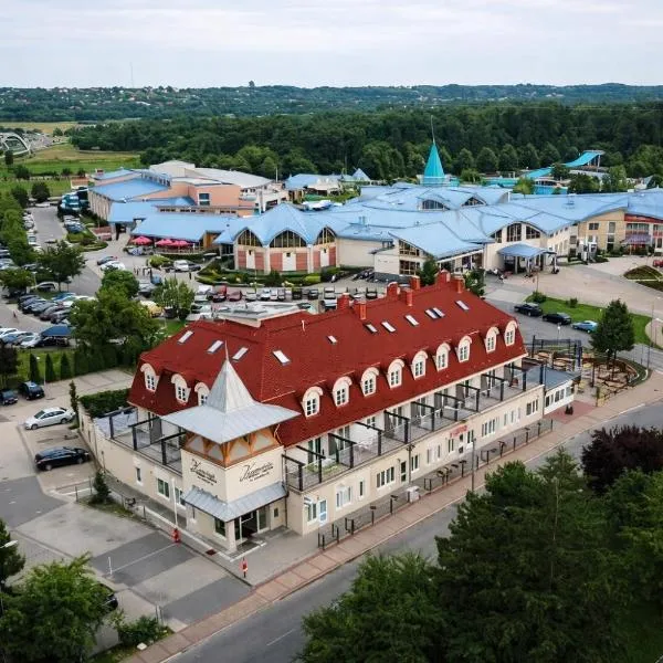 Harmónia Hotel Sárvár，位于萨尔瓦尔的酒店