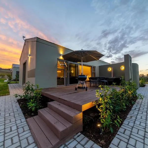 LEO Sky Farm Cottages，位于Simondium的酒店