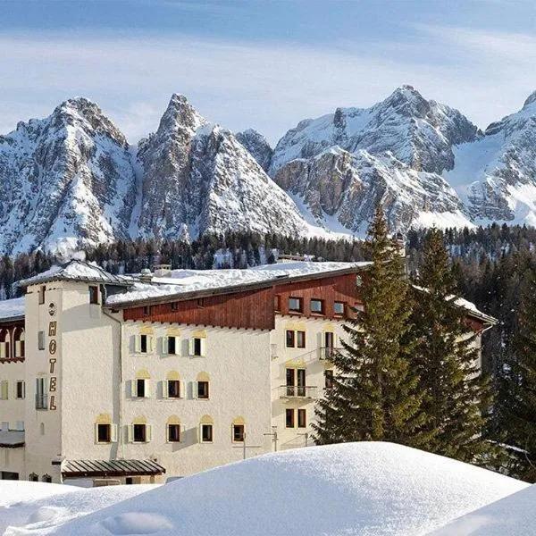 B&B Hotel Passo Tre Croci Cortina，位于科尔蒂纳丹佩佐的酒店
