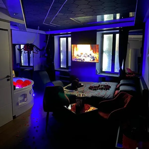 Redroom Spa privatif & nuit romantique à deux，位于瓦龙的酒店