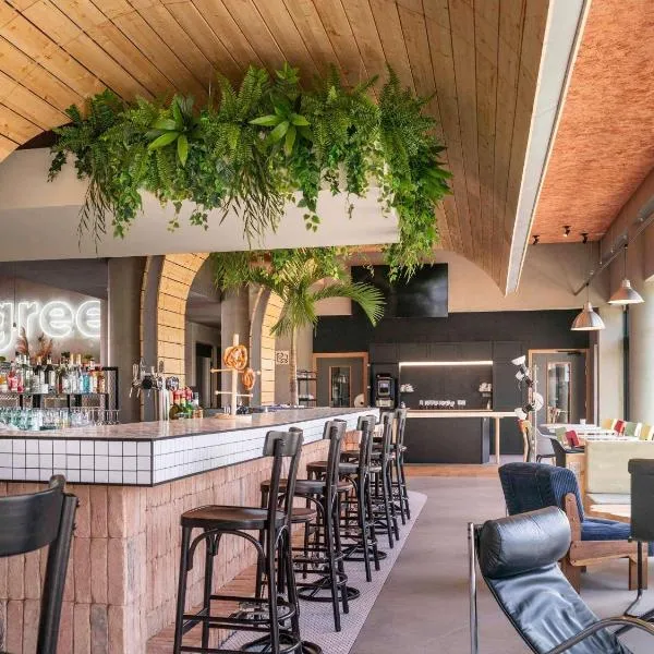 greet hotel Cernay Mulhouse，位于塞尔奈的酒店