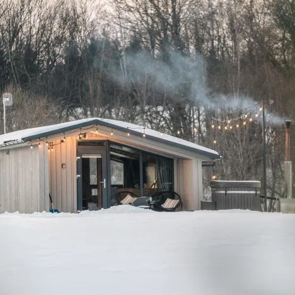 Privatus romantiškas namelis dviems prie vandens Šilalės rajone，位于Dirkintai的酒店