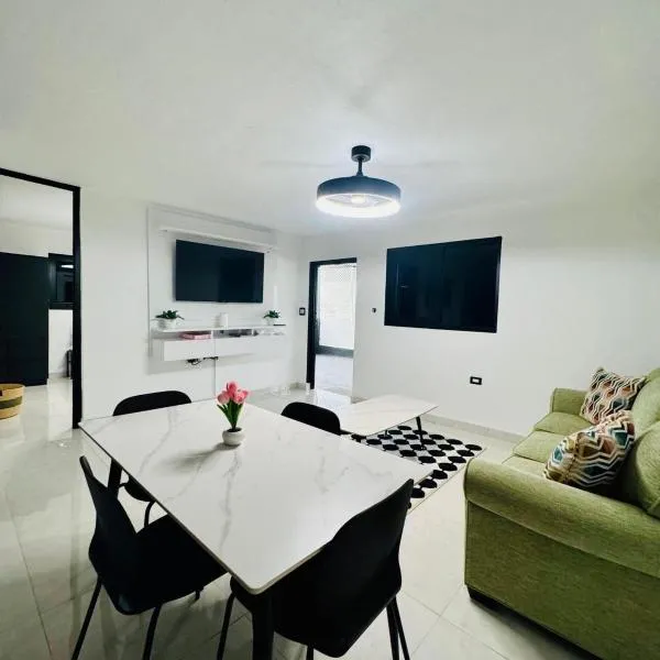 Sleeps 6 Luxe 2BR Apt Prime Location Free Parking，位于Carolina的酒店