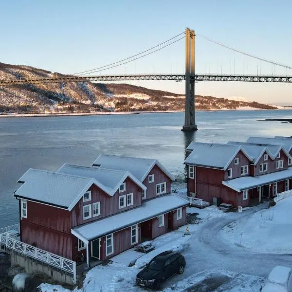 Sjøhus ved Tjeldsundet - House by the sea，位于伊温斯科尔的酒店