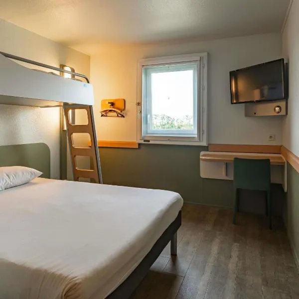 蓬托康目博马恩河谷宜必思快捷酒店，位于珀套特科姆博特的酒店