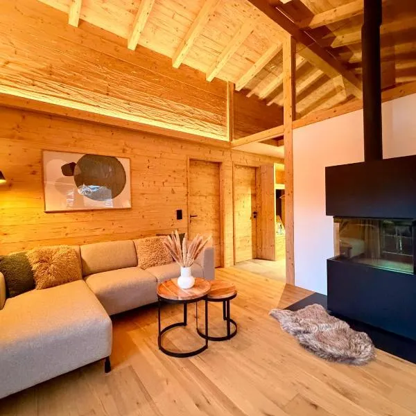 Chalet Spatz Loft with Sauna Kandersteg Oeschinen Lake，位于坎德施泰格的酒店