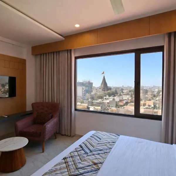 White Panda hotels Shree Radhe，位于德瓦尔卡的酒店