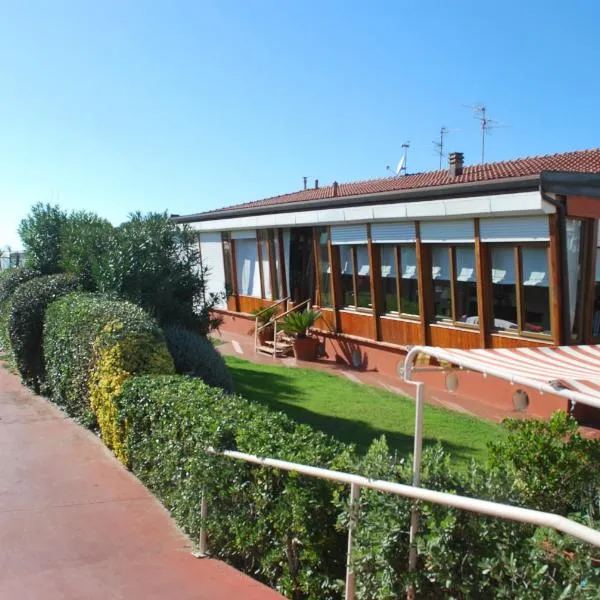 Le Sable Fin Beach House，位于维亚雷焦的酒店