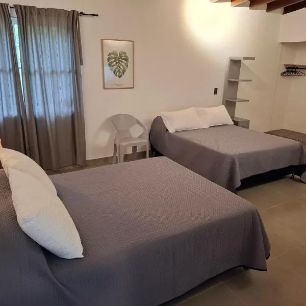 Hotel La Casona - Cerca al Estadio Atanasio Girardot y Laureles,位于麦德林的酒店