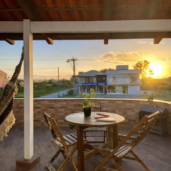 Aptos Privativos e Exclusivos com Cozinha Equipada em Cada Apto - Terraço ou Varanda - WI-FI 800Mbps - Perto da Praia e BR-101，位于因比图巴的酒店