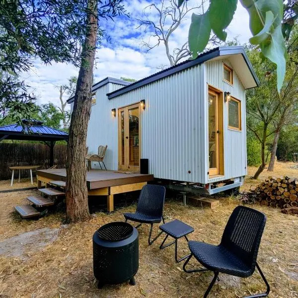 Little Sheoak Tiny House，位于Langwarrin的酒店