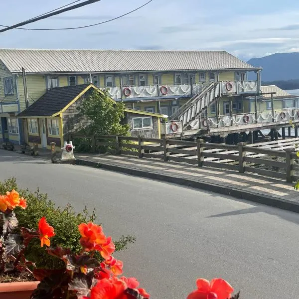 塞纳河船屋宾馆，位于Alert Bay的酒店