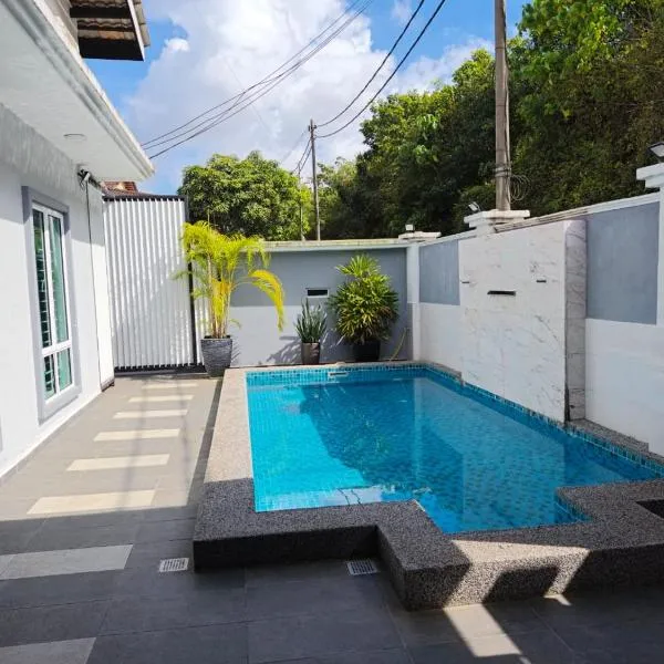 Homestay with pool kuantan，位于关丹的酒店