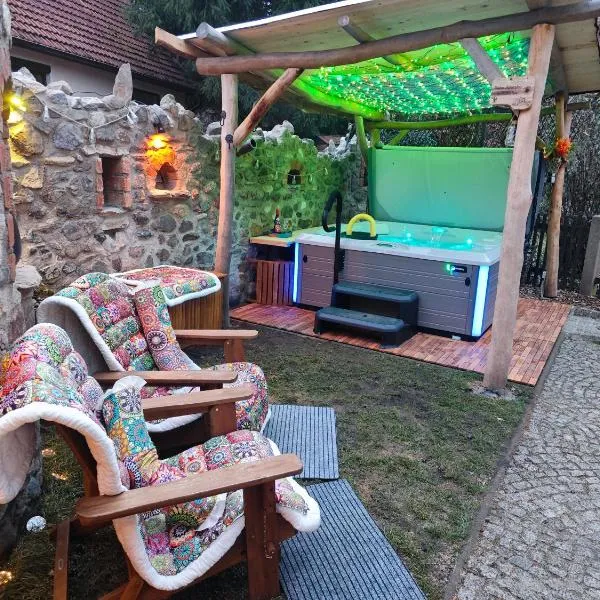 Ferienhaus Hotzenplotz all inkl Privaten Whirlpool & Sauna direkt am Fluss Mandau - am ruhigen Fahrradweg,位于Hainewalde的酒店