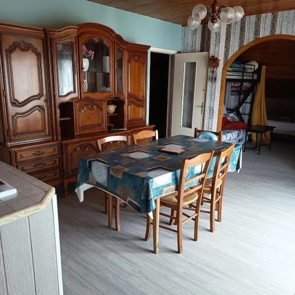 Chez Sylvia，位于Saint-Julien-du-Pinet的酒店