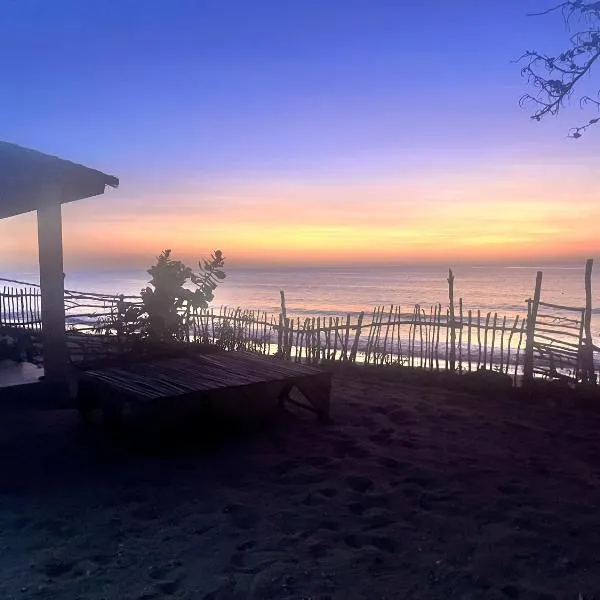 Chambre en bord de mer …(pied dans l’eau)，位于Ngalou Sessène的酒店