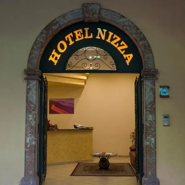 Hotel Nizza，位于San Francesco di Paola的酒店