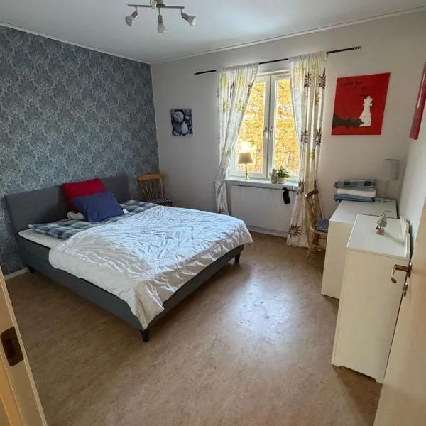 PRIVATE ROOM in a shared apartment，位于韦斯特罗斯的酒店