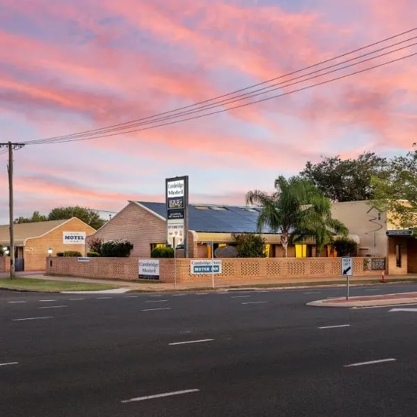 Cambridge Motel，位于Mitchell的酒店