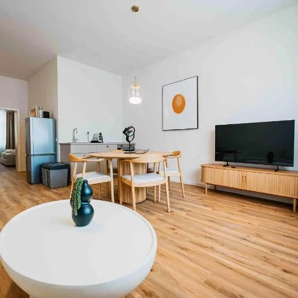 STAYLIGHT Celle Appartement mit 2 Schlafzimmern, Designermöbel und Frühstück，位于策勒的酒店